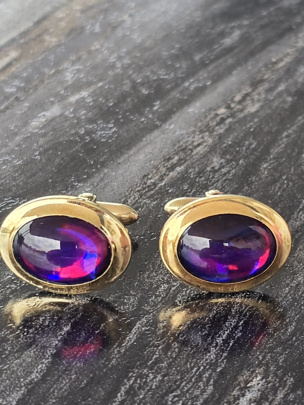 Correct Beautiful Gold-Tone Purple Iridescent Oval Cufflinks